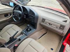 BMW 318i 1993, COM APENAS 43.000 MILHAS, CÂMBIO MANUAL, IMPECÁVEL ESTADO imagem 12