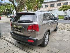 KIA SORENTO EX 3.5 AUTOMÁTICA 4X4 7 LUGARES REVISÕES NA CONCESSIONÁRIA ANO 2013 COM APENAS 98600 Km. imagem 7