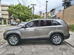 KIA SORENTO EX 3.5 AUTOMÁTICA 4X4 7 LUGARES REVISÕES NA CONCESSIONÁRIA ANO 2013 COM APENAS 98600 Km. imagem 4