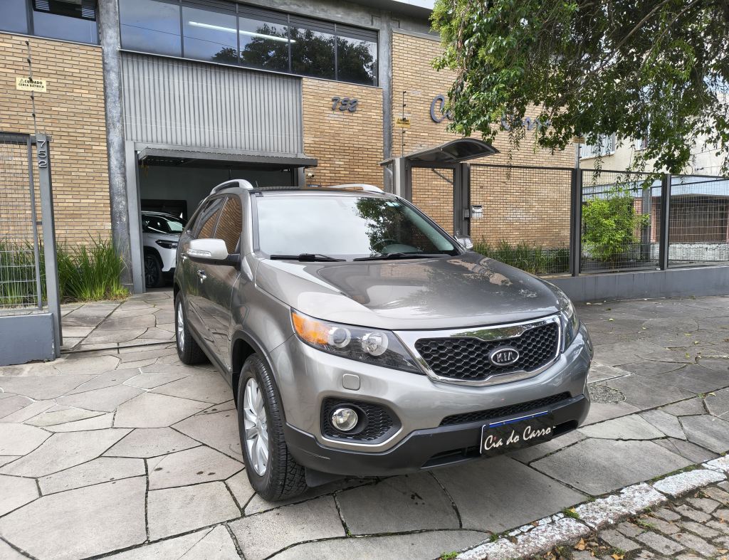KIA SORENTO EX 3.5 AUTOMÁTICA 4X4 7 LUGARES REVISÕES NA CONCESSIONÁRIA ANO 2013 COM APENAS 98600 Km.