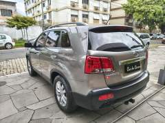 KIA SORENTO EX 3.5 AUTOMÁTICA 4X4 7 LUGARES REVISÕES NA CONCESSIONÁRIA ANO 2013 COM APENAS 98600 Km. imagem 5