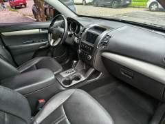 KIA SORENTO EX 3.5 AUTOMÁTICA 4X4 7 LUGARES REVISÕES NA CONCESSIONÁRIA ANO 2013 COM APENAS 98600 Km. imagem 9