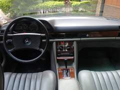 MERCEDES BENZ 280 S 1985, COM 93.000 KM ORIGINAIS, COMPLETA COM TETO SOLAR, ESTADO IMPECÁVEL, TODA ORIGINAL, NUNCA RESTAURADO COM PLACAS PRETAS imagem 5 MERCEDES BENZ 280 S 1985, COM 93.000 KM ORIGINAIS, COMPLETA COM TETO SOLAR, ESTADO IMPECÁVEL, TODA ORIGINAL, NUNCA RESTAURADO COM PLACAS PRETAS imagem 5
