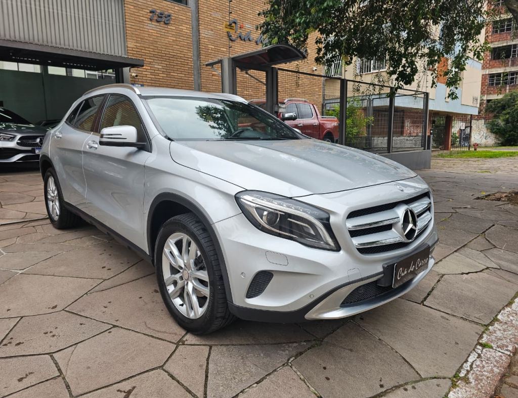 MERCEDES BENZ GLA200 2015, COM APENAS 55.000 KM, TODAS REVISÕES EM CONCESSIONÁRIA