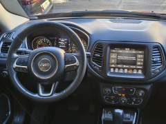 JEEP COMPASS LONGITUDE 2.0 AUTOMÁTICA BANCOS EM COURO PNEUS NOVOS SOM BEATS E SUBWOOFER imagem 14