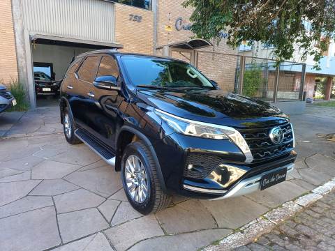 TOYOTA HILUX SW4 SRX 2.8 TURBO DIESEL AUTOMÁTICA PNEUS EM EXCELENTE ESTADO IMPECÁVEL