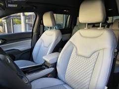 JEEP COMMANDER OVERLAND 2.0 TD 380 7 LUGARES VERSÃO TOPO DE LINHA ÚNICO DONO REVISÕES NA CONCESSIONÁRIA ANO 2022 COM APENAS 49.000 KM imagem 10 JEEP COMMANDER OVERLAND 2.0 TD 380 7 LUGARES VERSÃO TOPO DE LINHA ÚNICO DONO REVISÕES NA CONCESSIONÁRIA ANO 2022 COM APENAS 49.000 KM imagem 10