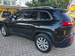 CHEROKEE LIMITED 2015, COM MOTOR V6 3.2, GASOLINA, 4X4, COM APENAS 54.000 KM, EM ESTADO IMPECÁVEL imagem 4