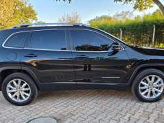 CHEROKEE LIMITED 2015, COM MOTOR V6 3.2, GASOLINA, 4X4, COM APENAS 54.000 KM, EM ESTADO IMPECÁVEL imagem 7