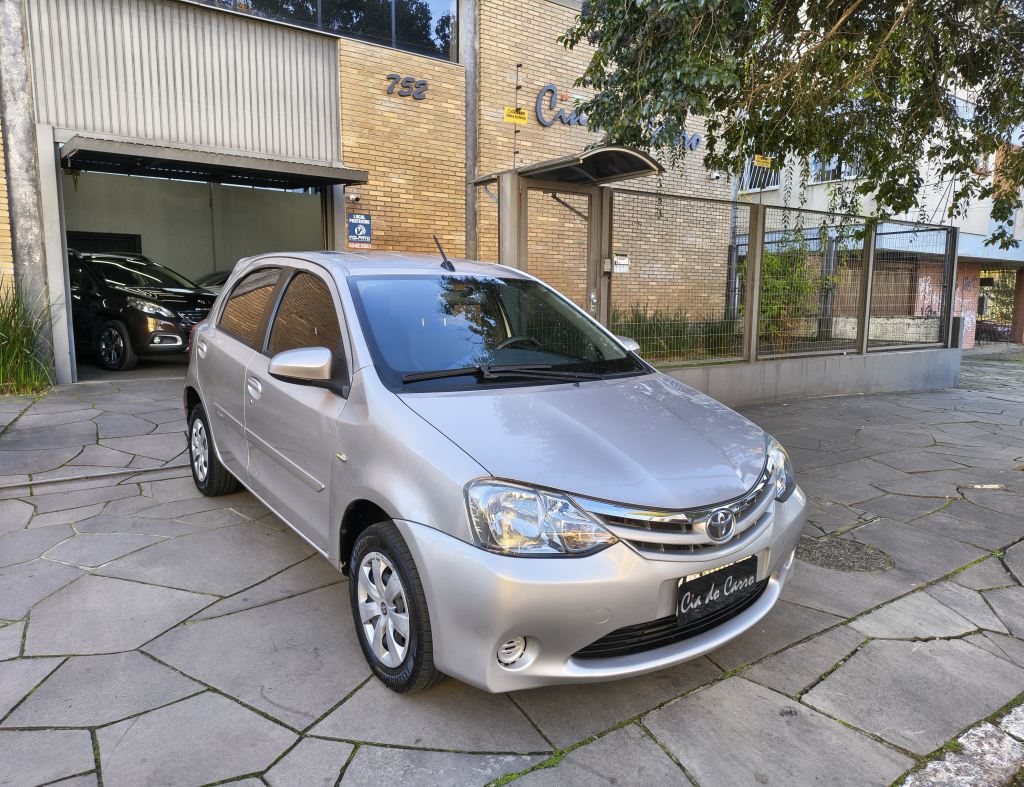 TOYOTA ETIOS HB XS AUTOMÁTICO SEGUNDO DONO