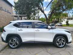 YARIS CROSS XRX HYBRID 2026, COM TETO SOLAR, APENAS 1.800 KM, NA GARANTIA DE FÁBRICA imagem 8 YARIS CROSS XRX HYBRID 2026, COM TETO SOLAR, APENAS 1.800 KM, NA GARANTIA DE FÁBRICA imagem 8