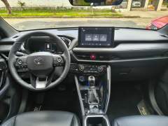 YARIS CROSS XRX HYBRID 2026, COM TETO SOLAR, APENAS 1.800 KM, NA GARANTIA DE FÁBRICA imagem 11 YARIS CROSS XRX HYBRID 2026, COM TETO SOLAR, APENAS 1.800 KM, NA GARANTIA DE FÁBRICA imagem 11