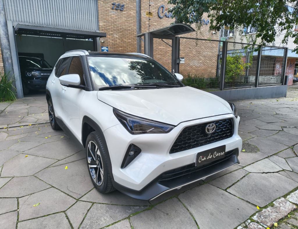 YARIS CROSS XRX HYBRID 2026, COM TETO SOLAR, APENAS 1.800 KM, NA GARANTIA DE FÁBRICA