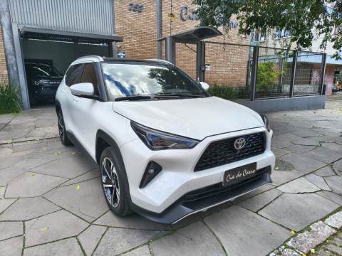 YARIS CROSS XRX HYBRID 2026, COM TETO SOLAR, APENAS 1.800 KM, NA GARANTIA DE FÁBRICA
