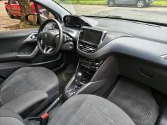 PEUGEOT 208 1.6 GRIFFE AUTOMÁTICO TETO PANORÂMICO imagem 9