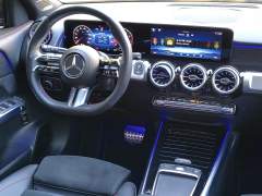 MERCEDES BENZ GLB 220 2.0 AMG LINE 4 MATIC HIBRIDO LEVE (MHEV) 7 LUGARES NA GARANTIA DE FÁBRICA IMPECÁVEL imagem 14