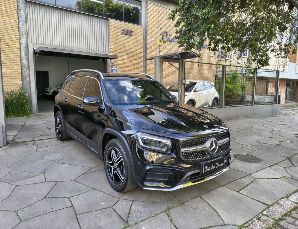 MERCEDES BENZ GLB 220 2.0 AMG LINE 4 MATIC HIBRIDO LEVE (MHEV) 7 LUGARES NA GARANTIA DE FÁBRICA IMPECÁVEL