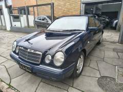 MERCEDES BENZ E 420 4.2 ELEGANCE V8 AUTOMÁTICA ANO 1997 COM APENAS 45.240 Km VEÍCULO DE COLEÇÃO IMPECÁVEL imagem 3