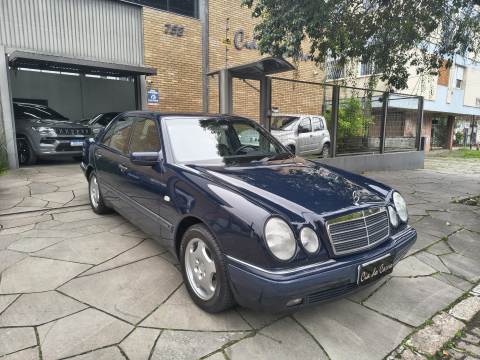 MERCEDES BENZ E 420 4.2 ELEGANCE V8 AUTOMÁTICA ANO 1997 COM APENAS 45.240 Km VEÍCULO DE COLEÇÃO IMPECÁVEL