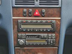 MERCEDES BENZ E 420 4.2 ELEGANCE V8 AUTOMÁTICA ANO 1997 COM APENAS 45.240 Km VEÍCULO DE COLEÇÃO IMPECÁVEL imagem 16