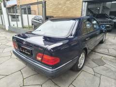 MERCEDES BENZ E 420 4.2 ELEGANCE V8 AUTOMÁTICA ANO 1997 COM APENAS 45.240 Km VEÍCULO DE COLEÇÃO IMPECÁVEL imagem 7